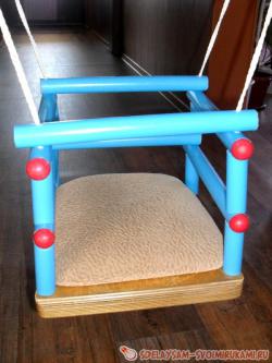 Детская качелька