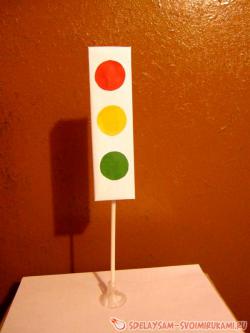 Игрушечный светофор