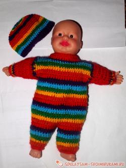 Вязанный пестрый костюм на куколку-пупса ростом 25 см