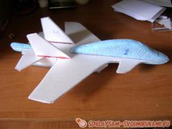 Самолет из потолочной плитки