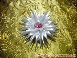 Резинка для волос «Белый георгин»