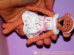 Мишка-малышка в белом платье