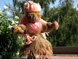 Кукла-мотанка из пряжи