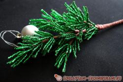Еловая ветвь из бисера