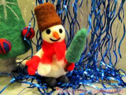 Валяный снеговичок