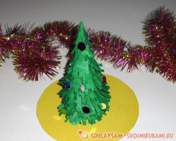 Пушистая елочка из бумаги