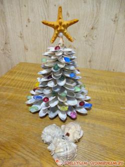 Елка из ракушек