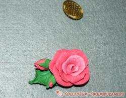 Роза-брошь