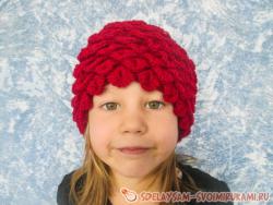 Шапочка, связанная «чешуйками»